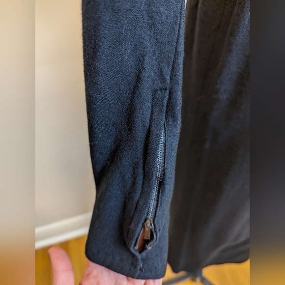 1950s black wool bombshell dress with matching belt - Picture 3 of 5